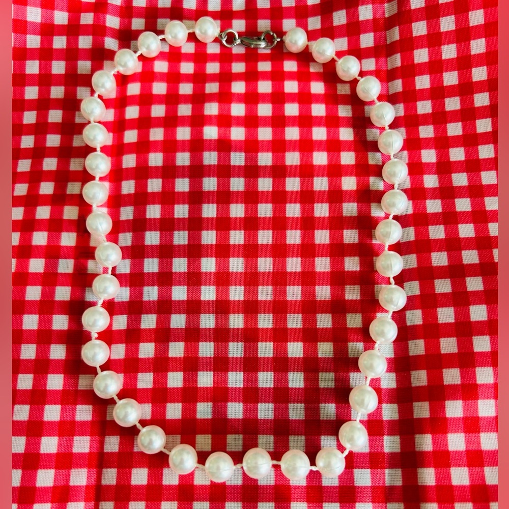Elegant White Pearl Necklace